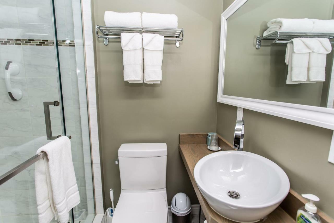 Ambiance By The Falls Bed & Breakfast 3*