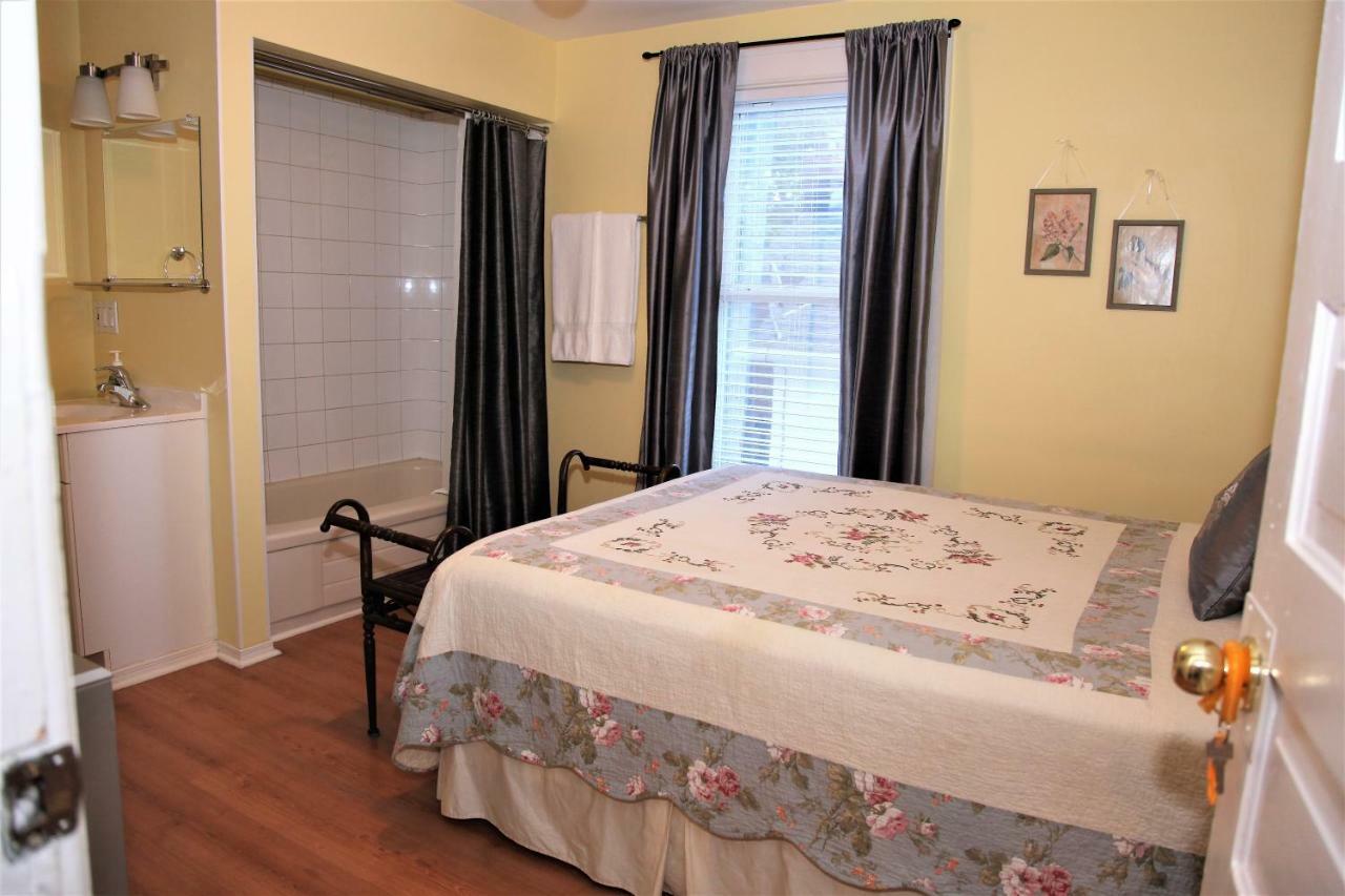 Bed & Breakfast Ambiance By The Falls